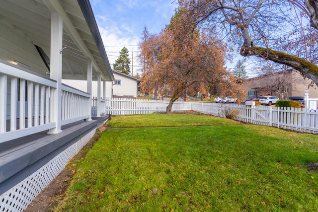 1527 NW 10th Street, Bend, OR 97703