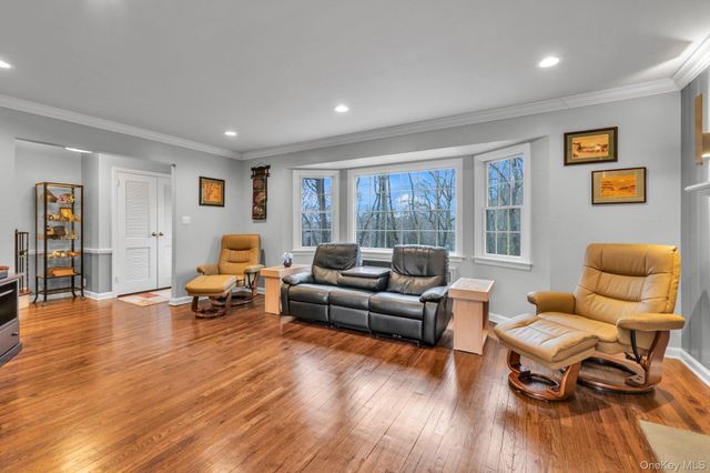 64 Bankside Drive, Centerport, NY 11721