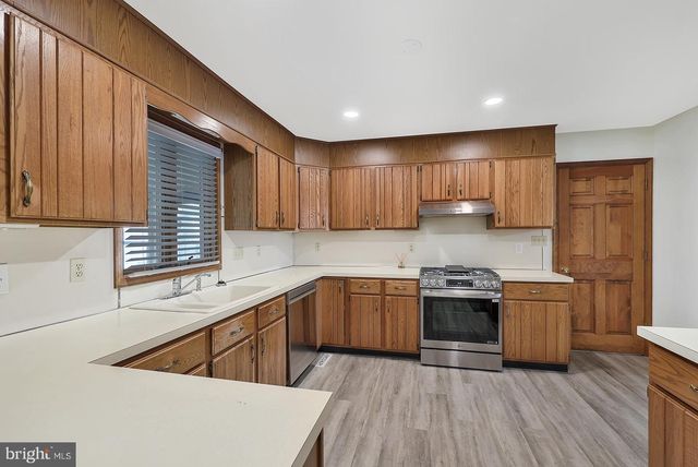 12 VICTORIA WAY, Camp Hill, PA 17011