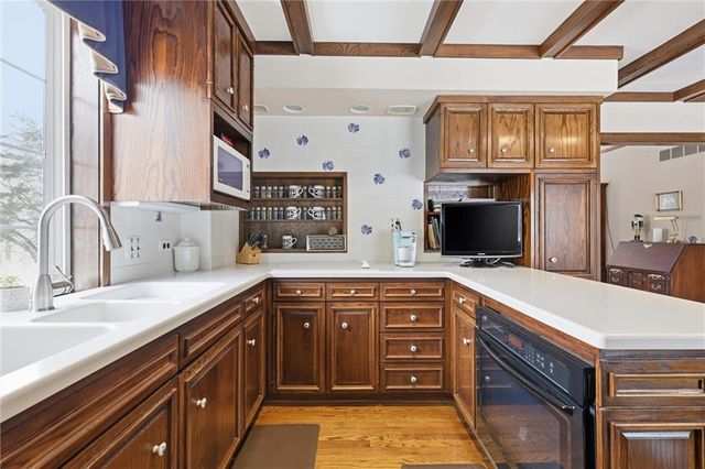 6834 Linden Street, Prairie Village, KS 66208