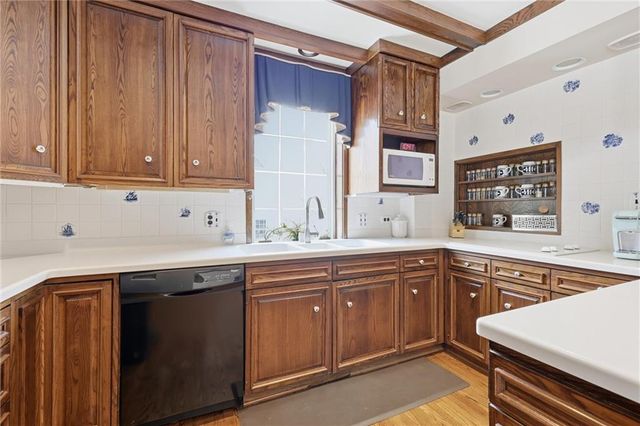 6834 Linden Street, Prairie Village, KS 66208