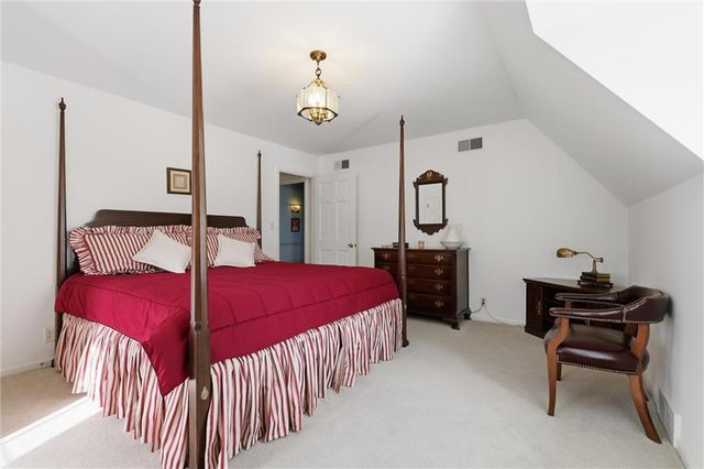 6834 Linden Street, Prairie Village, KS 66208