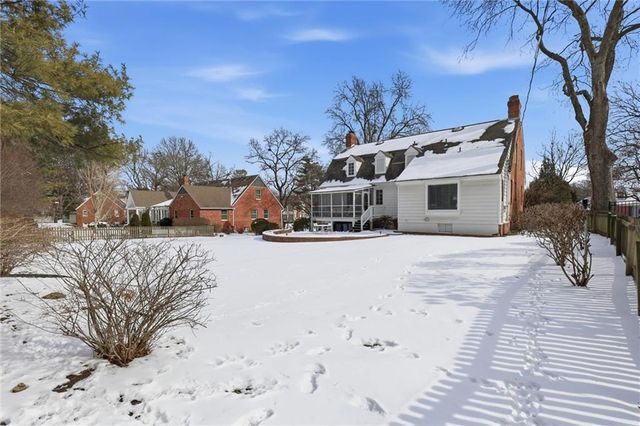 6834 Linden Street, Prairie Village, KS 66208
