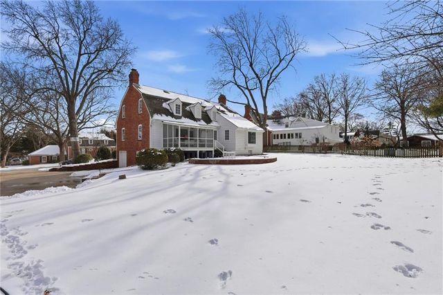 6834 Linden Street, Prairie Village, KS 66208