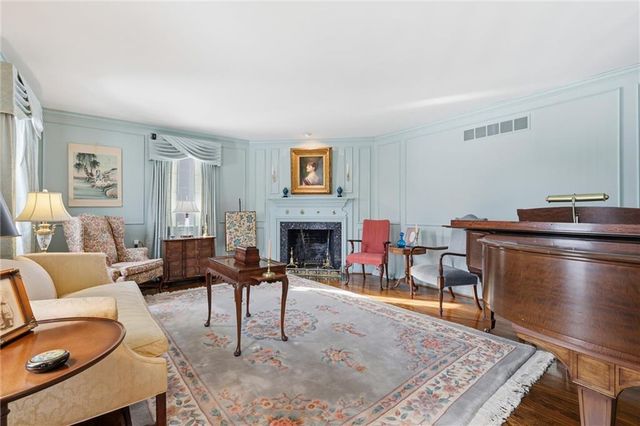 6834 Linden Street, Prairie Village, KS 66208