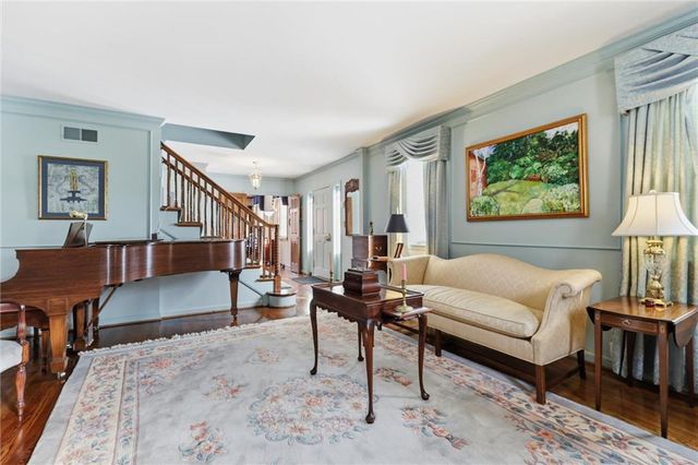 6834 Linden Street, Prairie Village, KS 66208