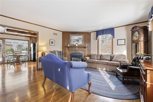 6834 Linden Street, Prairie Village, KS 66208