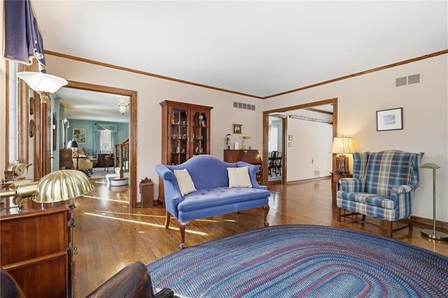 6834 Linden Street, Prairie Village, KS 66208