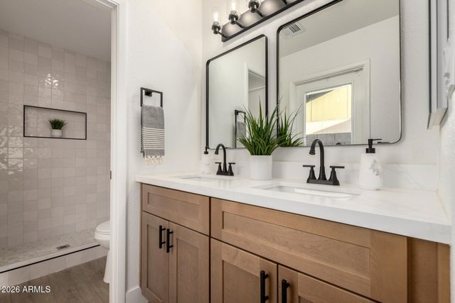 526 W PANTERA Avenue, Mesa, AZ 85210