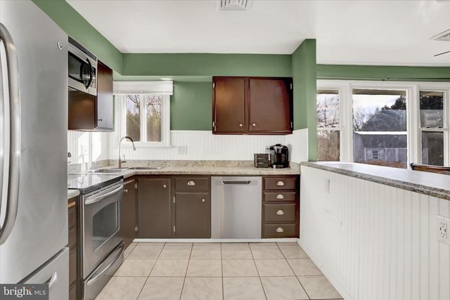 5117 EARL DR, Harrisburg, PA 17112