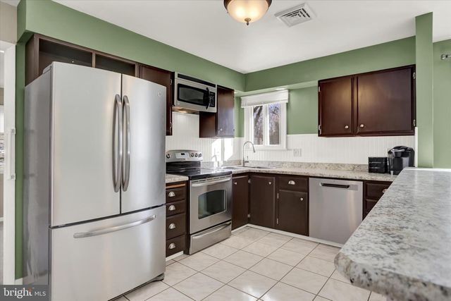 5117 EARL DR, Harrisburg, PA 17112