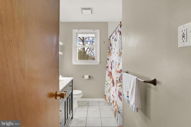 5117 EARL DR, Harrisburg, PA 17112