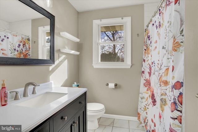 5117 EARL DR, Harrisburg, PA 17112