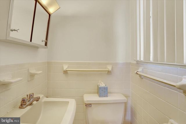 5117 EARL DR, Harrisburg, PA 17112