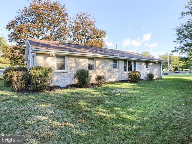 5117 EARL DR, Harrisburg, PA 17112