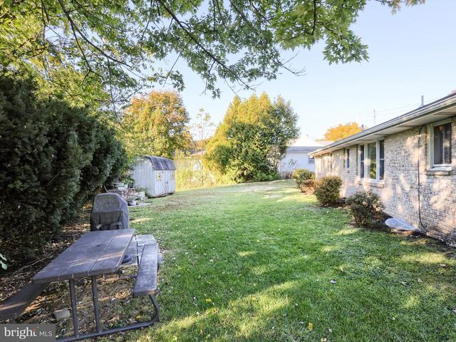 5117 EARL DR, Harrisburg, PA 17112