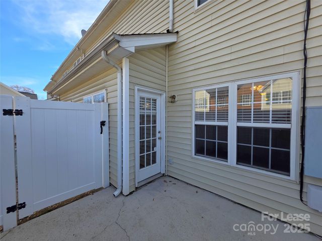 2107 Lennoxshire Square Court, Charlotte, NC 28210