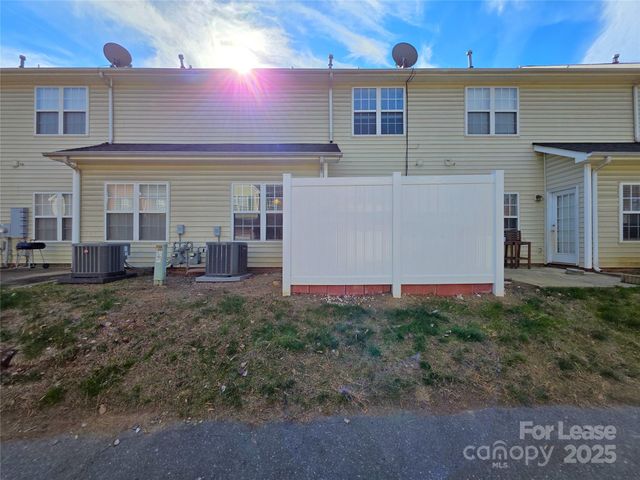 2107 Lennoxshire Square Court, Charlotte, NC 28210