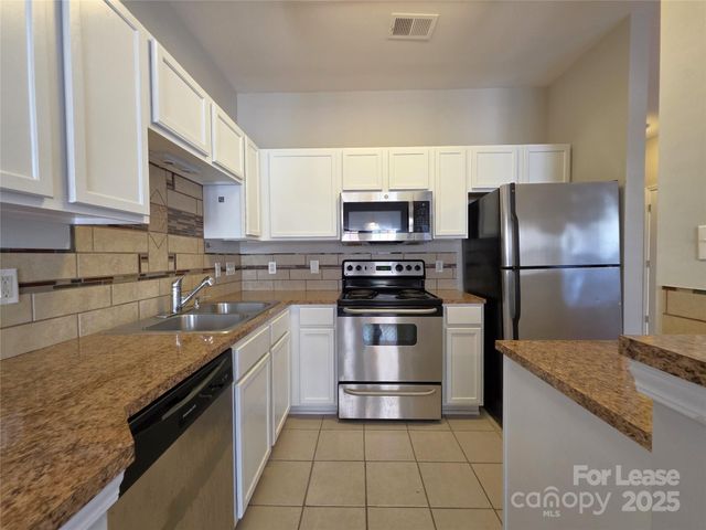 2107 Lennoxshire Square Court, Charlotte, NC 28210