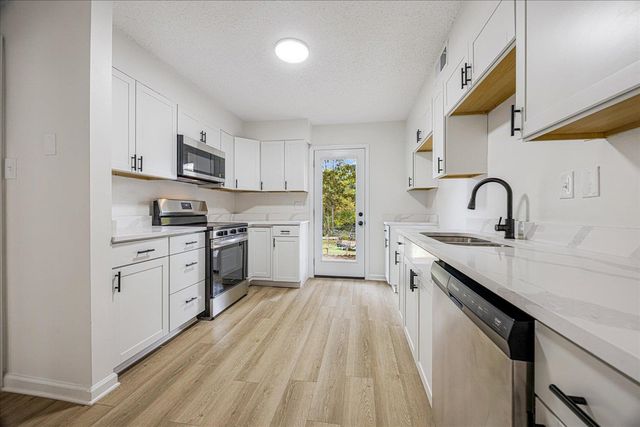 8393 CHIPPINGHAM DR, Memphis, TN 38016