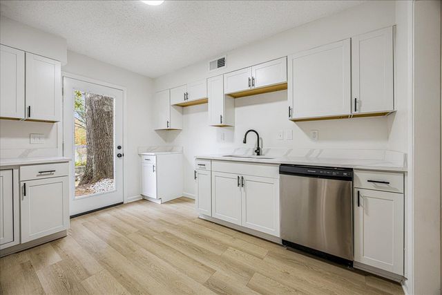 8393 CHIPPINGHAM DR, Memphis, TN 38016