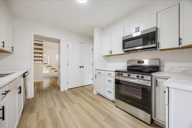 8393 CHIPPINGHAM DR, Memphis, TN 38016