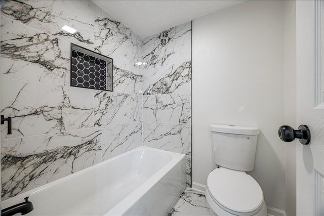 8393 CHIPPINGHAM DR, Memphis, TN 38016