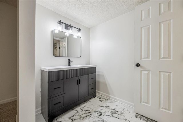 8393 CHIPPINGHAM DR, Memphis, TN 38016