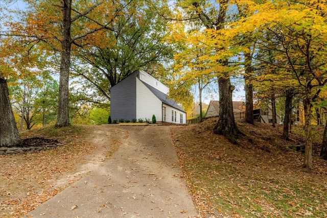 8393 CHIPPINGHAM DR, Memphis, TN 38016