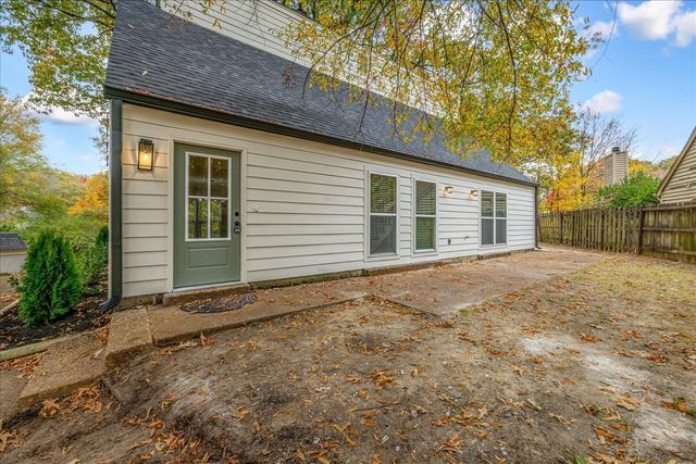 8393 CHIPPINGHAM DR, Memphis, TN 38016