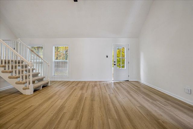 8393 CHIPPINGHAM DR, Memphis, TN 38016