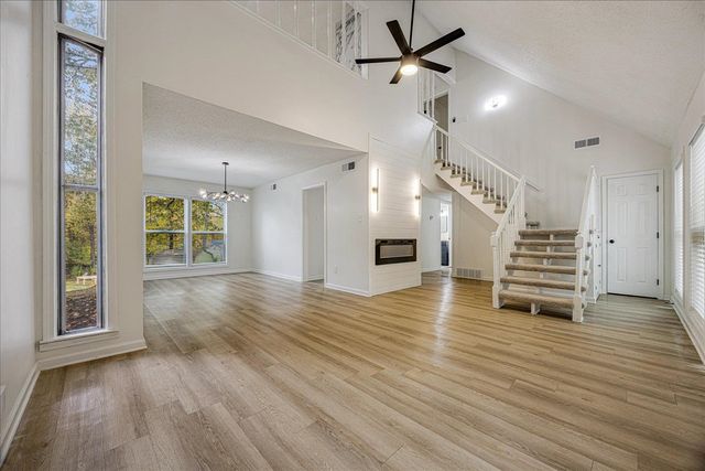 8393 CHIPPINGHAM DR, Memphis, TN 38016