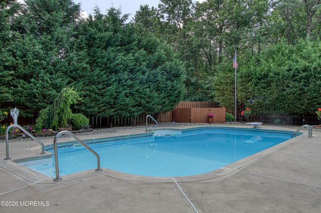 713 Western Boulevard, Lanoka Harbor, NJ 08734