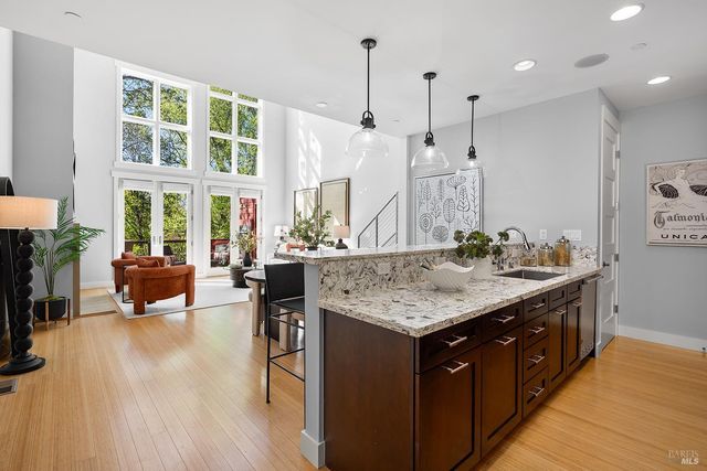 516 Grove St, Healdsburg, CA 95448