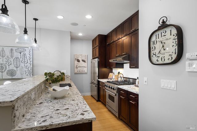 516 Grove St, Healdsburg, CA 95448