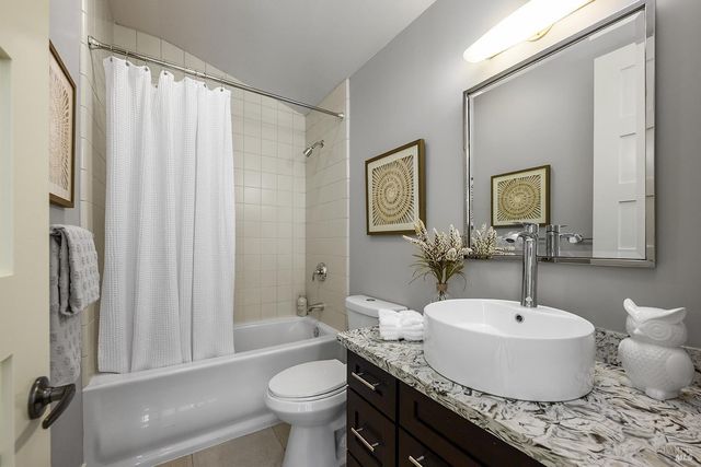 516 Grove St, Healdsburg, CA 95448