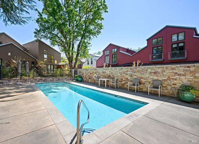 516 Grove St, Healdsburg, CA 95448