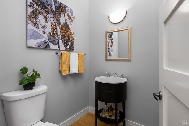 516 Grove St, Healdsburg, CA 95448