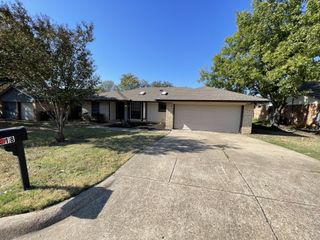 3518 Raynorwood Court, Arlington, TX 76015