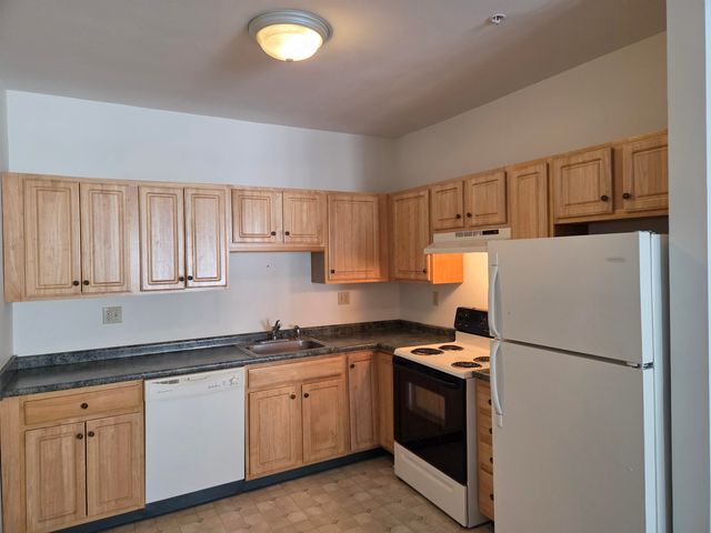 486 Nashua St Apt 104, Milford, NH 03055