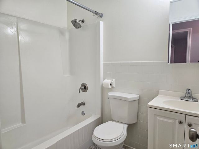 1401 Farmington Avenue B, Farmington, CT 06032