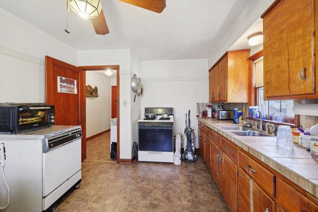 4703 W Jackson Park DRIVE, Milwaukee, WI 53219