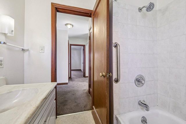 4703 W Jackson Park DRIVE, Milwaukee, WI 53219