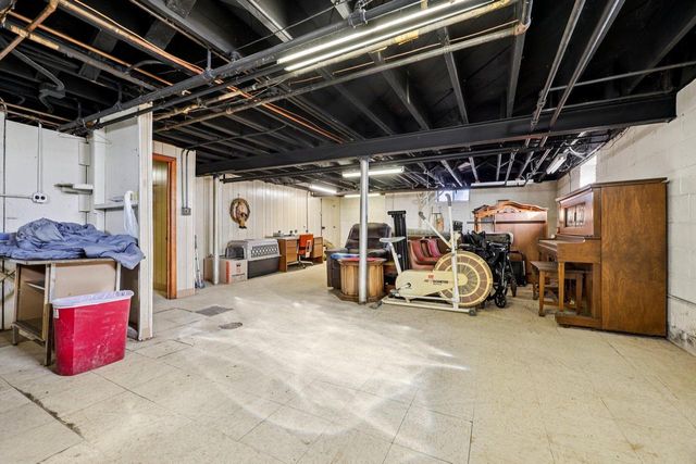 4703 W Jackson Park DRIVE, Milwaukee, WI 53219