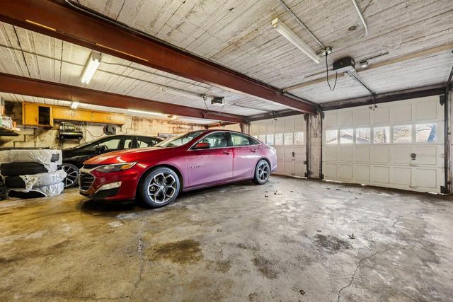 4703 W Jackson Park DRIVE, Milwaukee, WI 53219