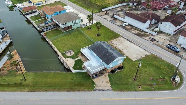 1503 Blue Water Drive, Freeport, TX 77541