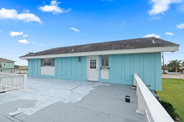 1503 Blue Water Drive, Freeport, TX 77541