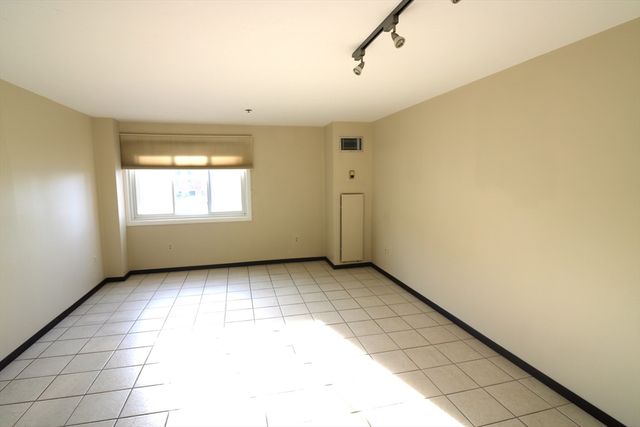 44 Elm Street 509, Worcester, MA 01609