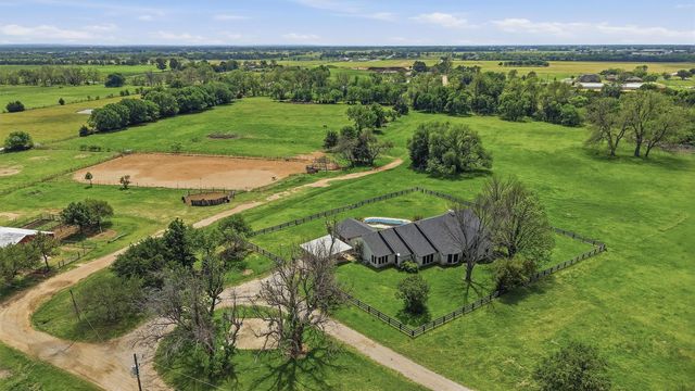 1100 Debbie Lane, Pilot Point, TX 76258