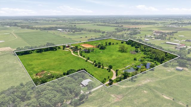 1100 Debbie Lane, Pilot Point, TX 76258
